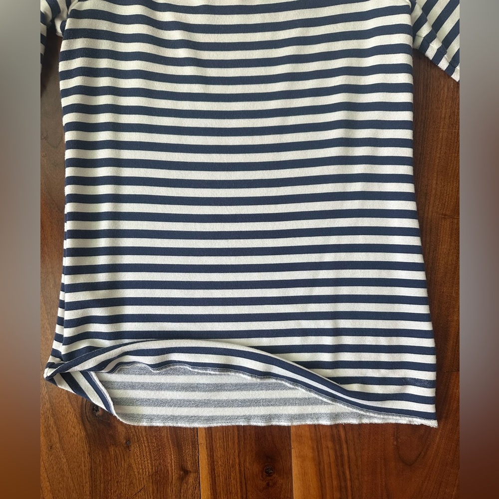 Club Monaco Blue and White Striped Bethshiba Top; Size XS - Picture 12 of 14